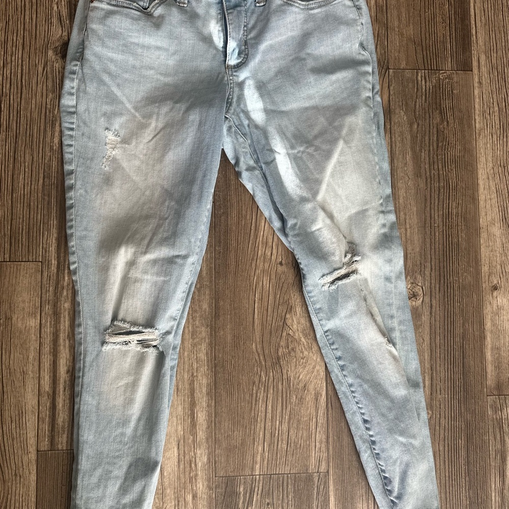 Universal Thread Light Wash Distressed Skinny Jeans